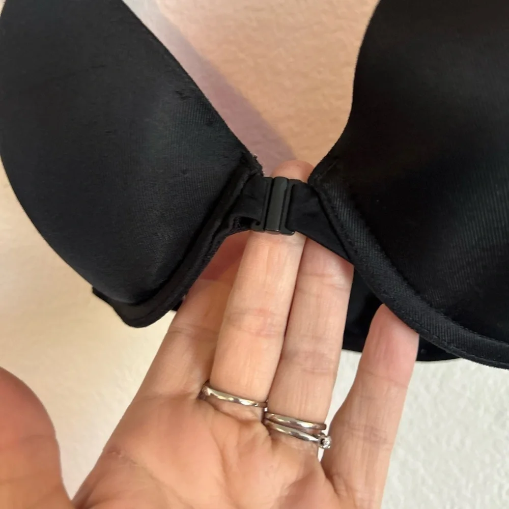 PINK 32D neon and black strappy  open front bra